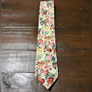 Floral design neck tie